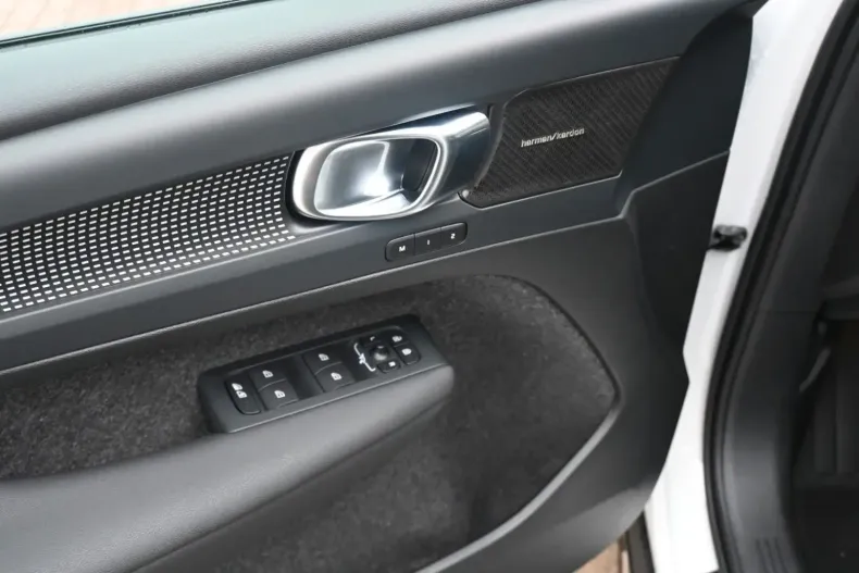 Volvo XC40 din 2024 cu 15.220 km - oferta VOL106547 - foto 13