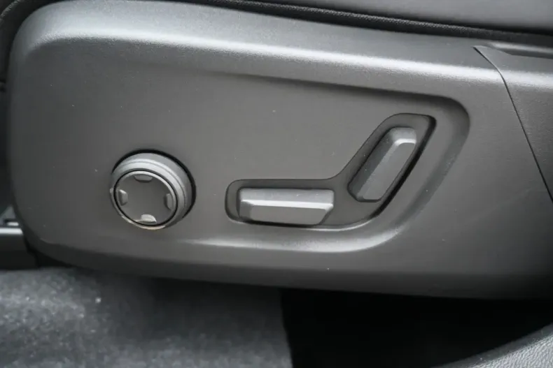 Volvo XC40 din 2024 cu 15.220 km - oferta VOL106547 - foto 26