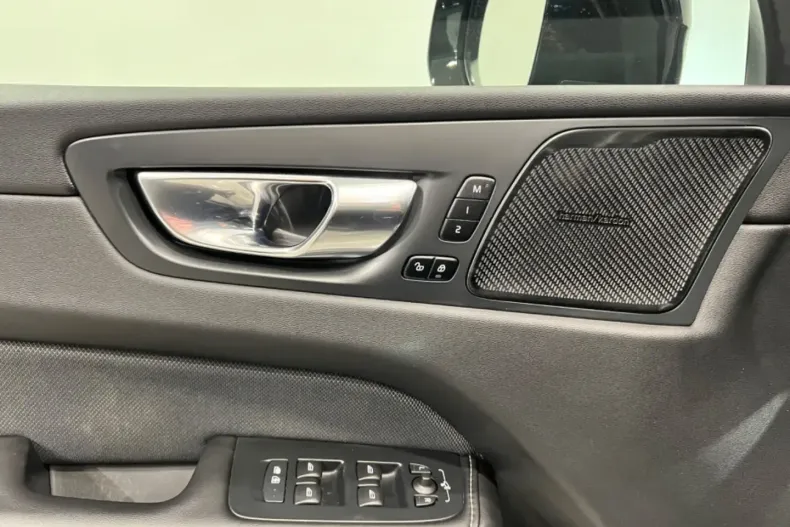 Volvo XC60 din 2021 cu 93.000 km - oferta VOL106555 - foto 12