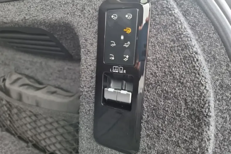 Land Rover Range Rover din 2024 cu 14.350 km - oferta LAN106564 - foto 17