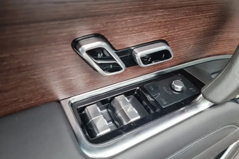 Land Rover Range Rover din 2024 cu 14.350 km - oferta LAN106564 - foto 26