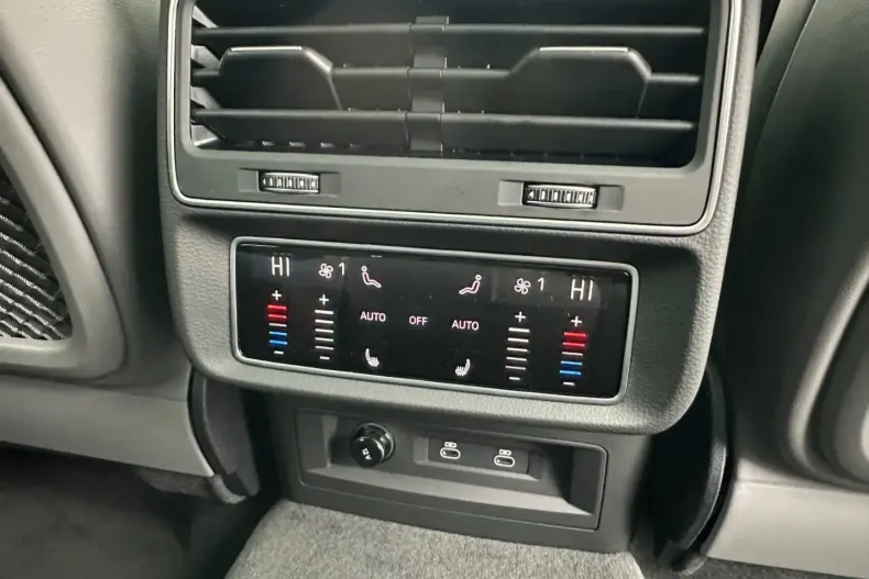 Audi Q8 din 2024 cu 110 km - oferta AUD106575 - foto 11