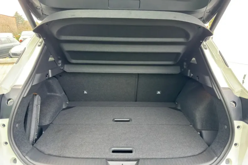 Nissan Qashqai din 2023 cu 5.600 km - oferta NIS106580 - foto 16