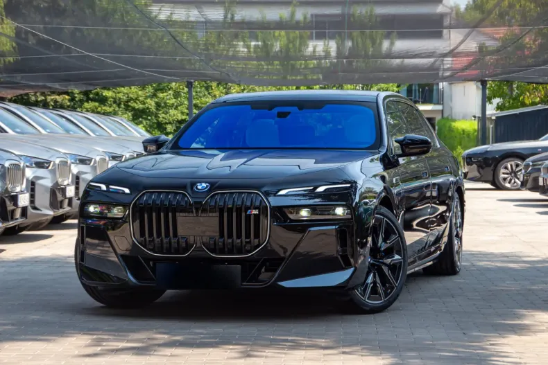 BMW 760 din 2024 cu 8.935 km - oferta BMW106594 - foto 1