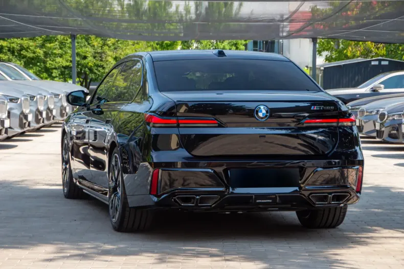 BMW 760 din 2024 cu 8.935 km - oferta BMW106594 - foto 5