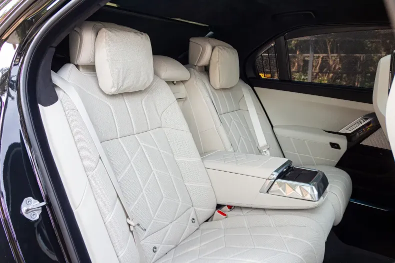 BMW 760 din 2024 cu 8.935 km - oferta BMW106594 - foto 22