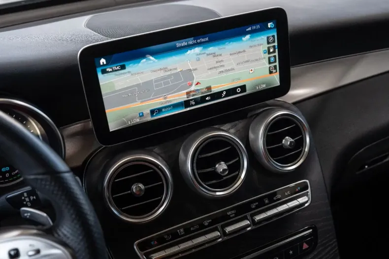 Mercedes-Benz GLC 300 din 2020 cu 70.318 km - oferta MER106836 - foto 19