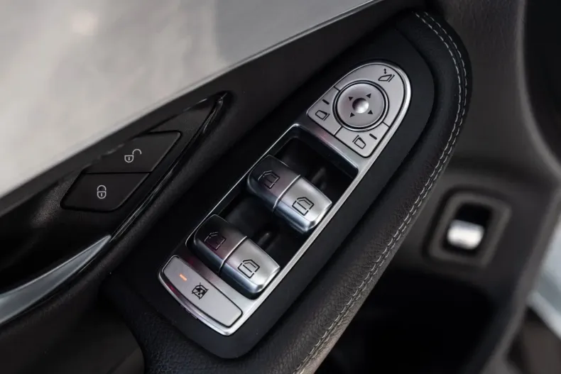 Mercedes-Benz GLC 300 din 2020 cu 70.318 km - oferta MER106836 - foto 22