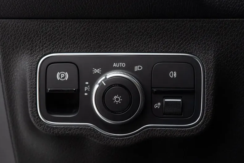 Mercedes-Benz GLB 250 din 2021 cu 56.481 km - oferta MER106837 - foto 25