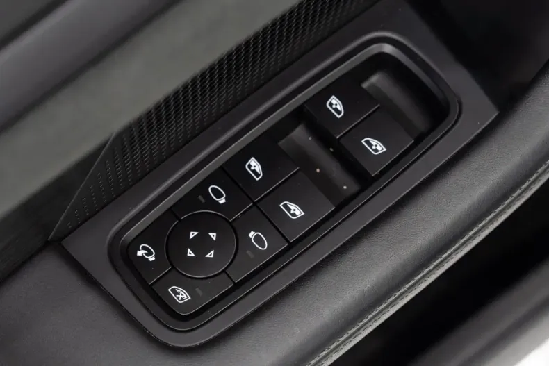 Porsche Taycan din 2023 cu 25.785 km - oferta POR106842 - foto 23