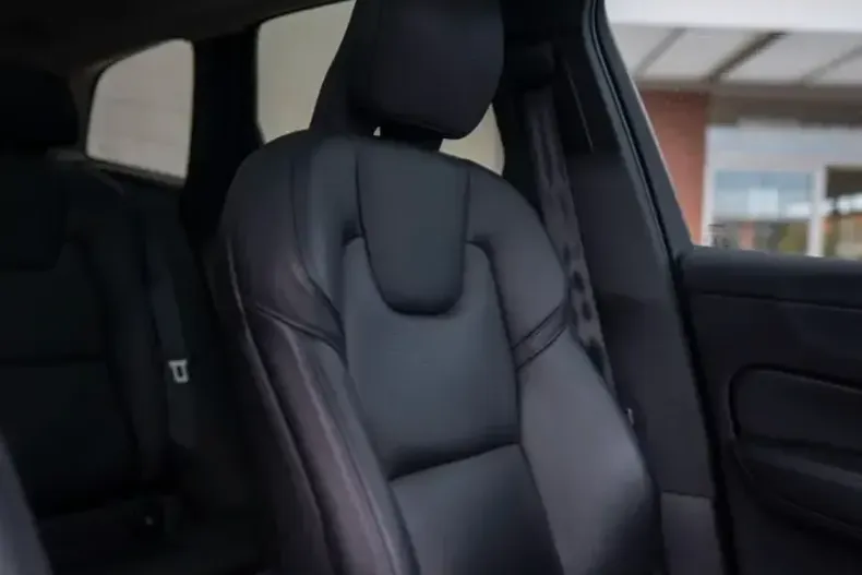 Volvo XC60 din 2022 cu 98.800 km - oferta VOL106861 - foto 6