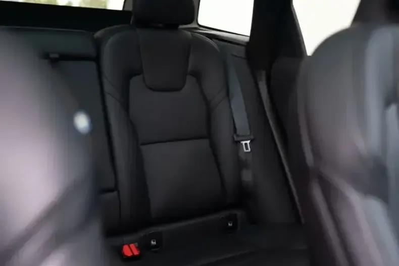 Volvo XC60 din 2022 cu 98.800 km - oferta VOL106861 - foto 8