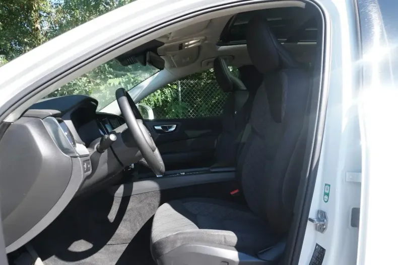 Volvo XC60 din 2022 cu 77.131 km - oferta VOL106864 - foto 12