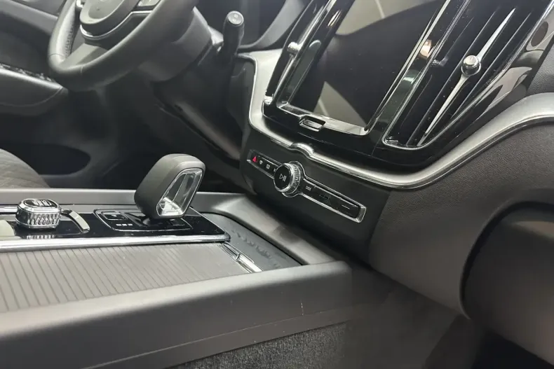 Volvo XC60 din 2023 cu 99.800 km - oferta VOL106865 - foto 8