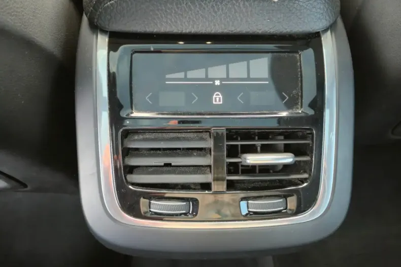 Volvo XC60 din 2020 cu 59.370 km - oferta VOL106869 - foto 13