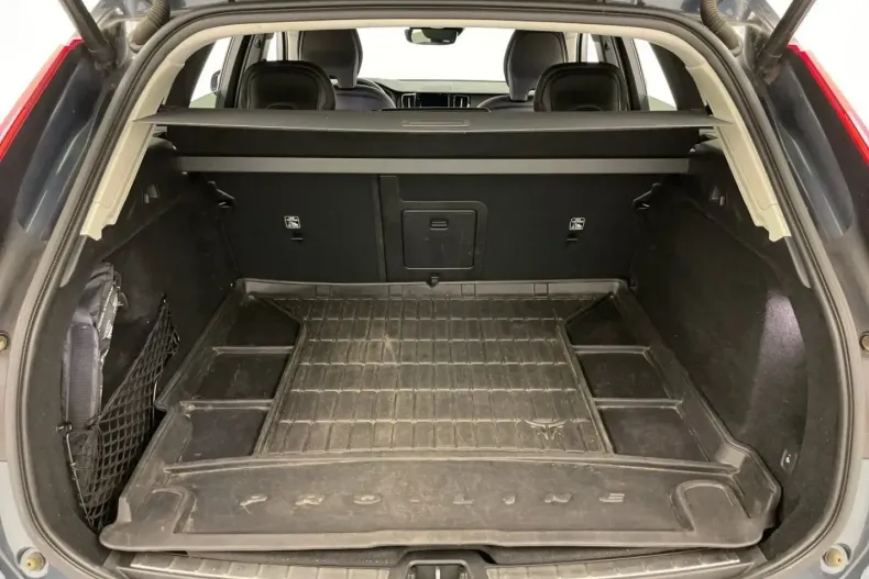 Volvo XC60 din 2020 cu 86.207 km - oferta VOL106870 - foto 8