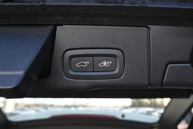 Volvo XC60 din 2021 cu 48.227 km - oferta VOL106871 - foto 17