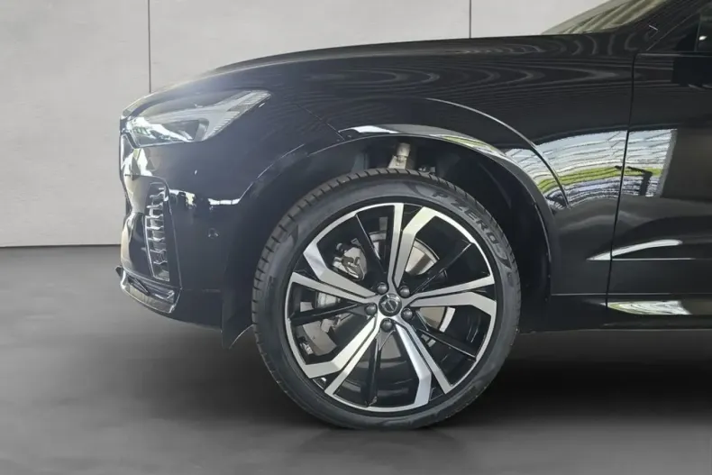 Volvo XC60 din 2024 cu 13.771 km - oferta VOL106874 - foto 3