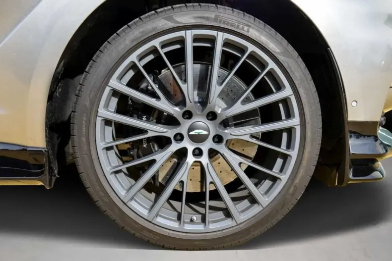 Aston Martin DBX din 2024 cu 10.990 km - oferta AST106886 - foto 3