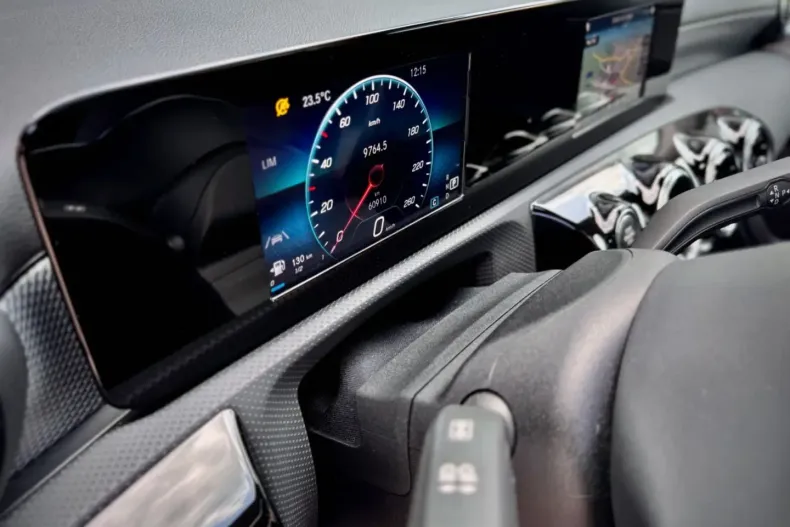 Mercedes-Benz A 200 din 2022 cu 60.908 km - oferta MER106889 - foto 20