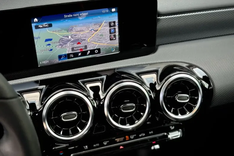 Mercedes-Benz A 200 din 2022 cu 60.908 km - oferta MER106889 - foto 21