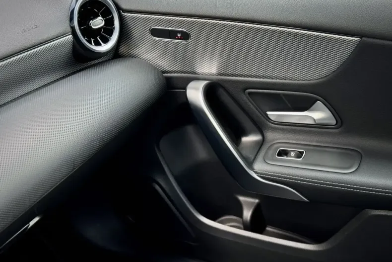 Mercedes-Benz A 200 din 2022 cu 60.908 km - oferta MER106889 - foto 23