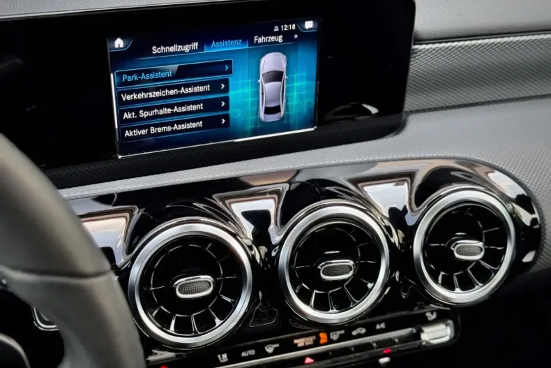 Mercedes-Benz A 200 din 2022 cu 60.908 km - oferta MER106889 - foto 26