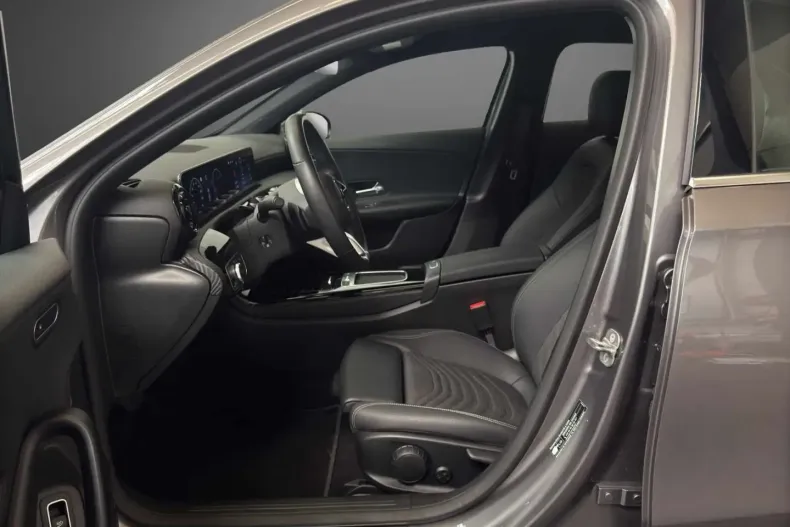 Mercedes-Benz A 180 din 2024 cu 18.911 km - oferta MER106893 - foto 7