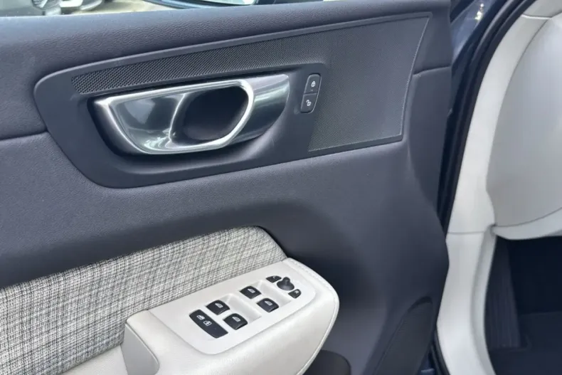 Volvo XC60 din 2023 cu 37.690 km - oferta VOL106921 - foto 6