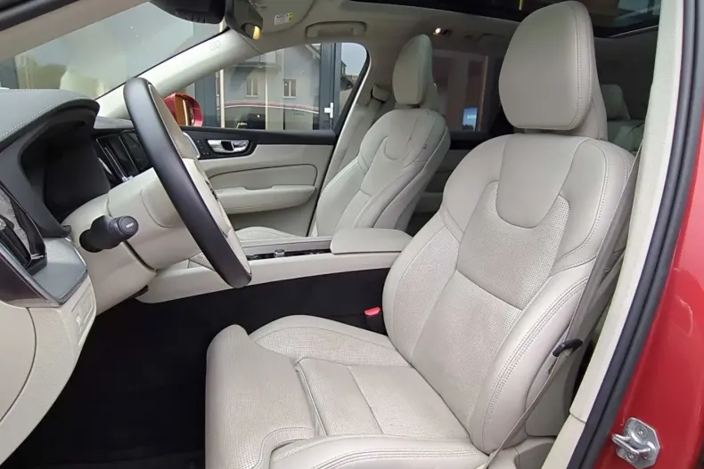 Volvo XC60 din 2021 cu 66.600 km - oferta VOL106922 - foto 8