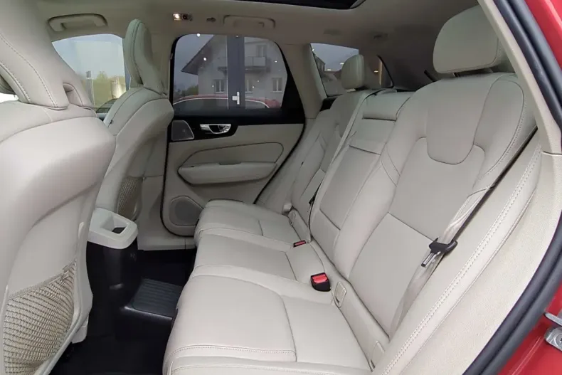 Volvo XC60 din 2021 cu 66.600 km - oferta VOL106922 - foto 9