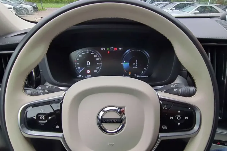 Volvo XC60 din 2021 cu 66.600 km - oferta VOL106922 - foto 19