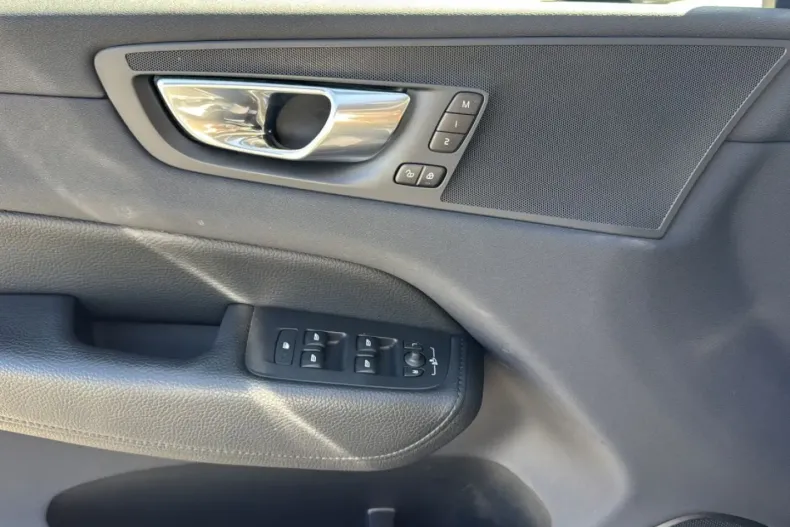 Volvo XC60 din 2022 cu 74.190 km - oferta VOL106928 - foto 6