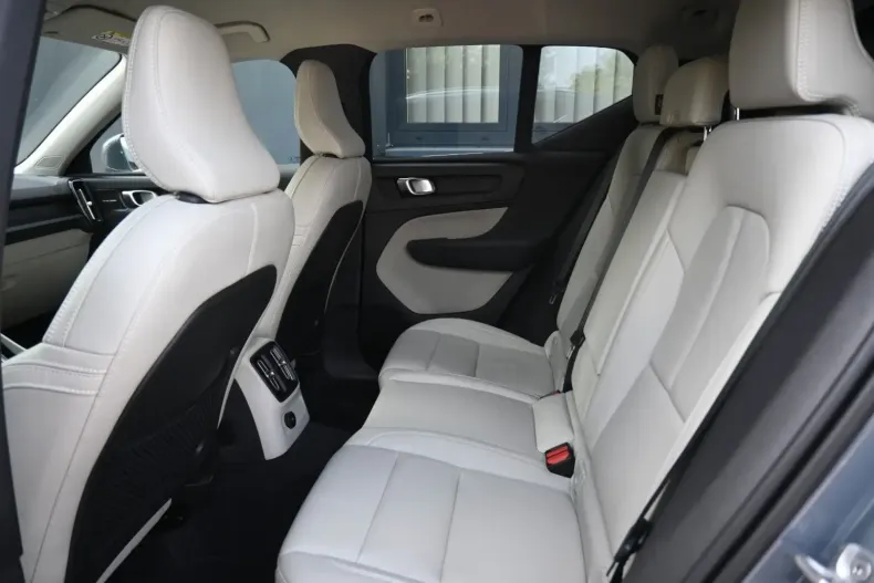 Volvo XC40 din 2022 cu 34.300 km - oferta VOL106929 - foto 13