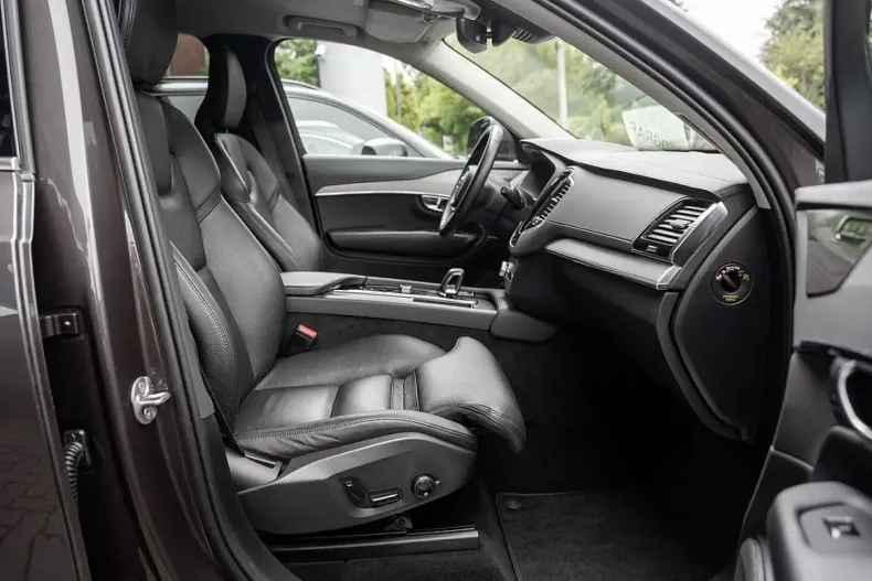 Volvo XC90 din 2023 cu 63.200 km - oferta VOL107012 - foto 4