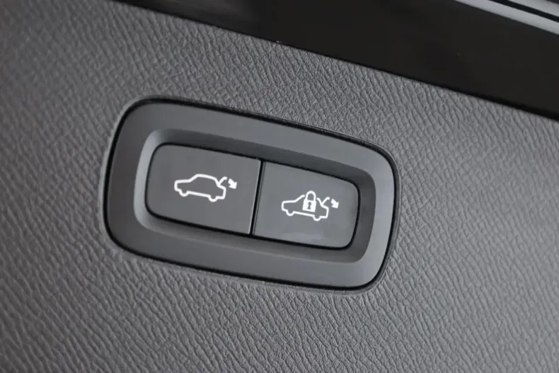 Volvo XC90 din 2023 cu 59.700 km - oferta VOL107014 - foto 9