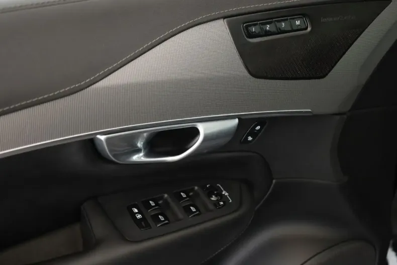 Volvo XC90 din 2023 cu 59.700 km - oferta VOL107014 - foto 20