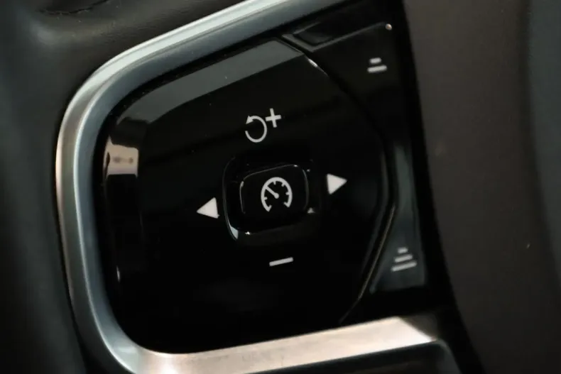 Volvo XC90 din 2023 cu 59.700 km - oferta VOL107014 - foto 22