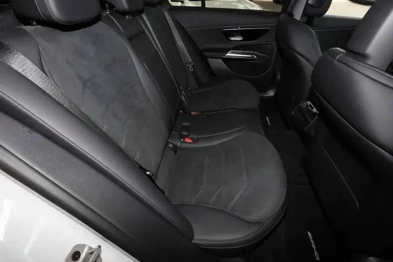 Mercedes-Benz E 200 din 2024 cu 1.710 km - oferta MER107019 - foto 6