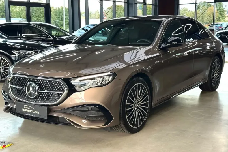 Mercedes-Benz E 300 din 2025 cu 3.600 km - oferta MER107021 - foto 1