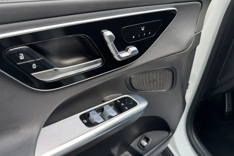 Mercedes-Benz GLC 200 din 2023 cu 30.000 km - oferta MER107022 - foto 13