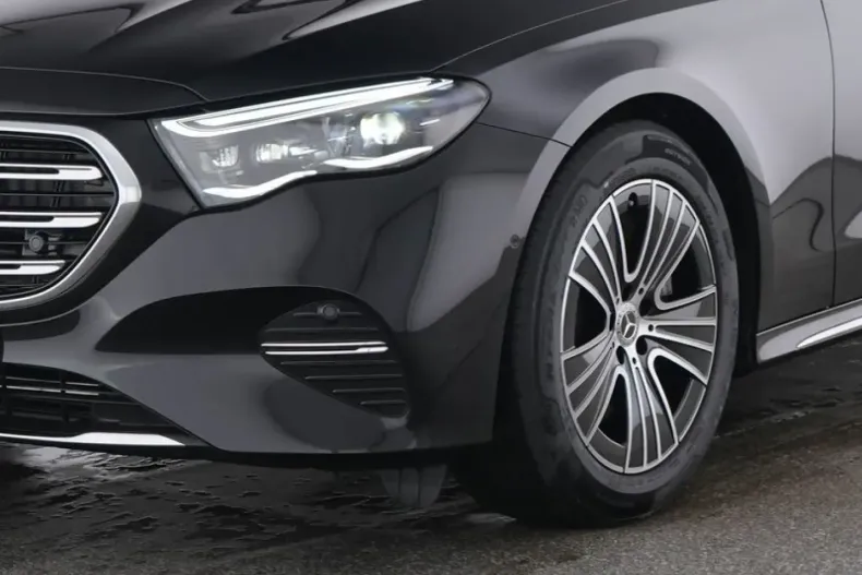 Mercedes-Benz E 200 din 2024 cu 3.897 km - oferta MER107023 - foto 3