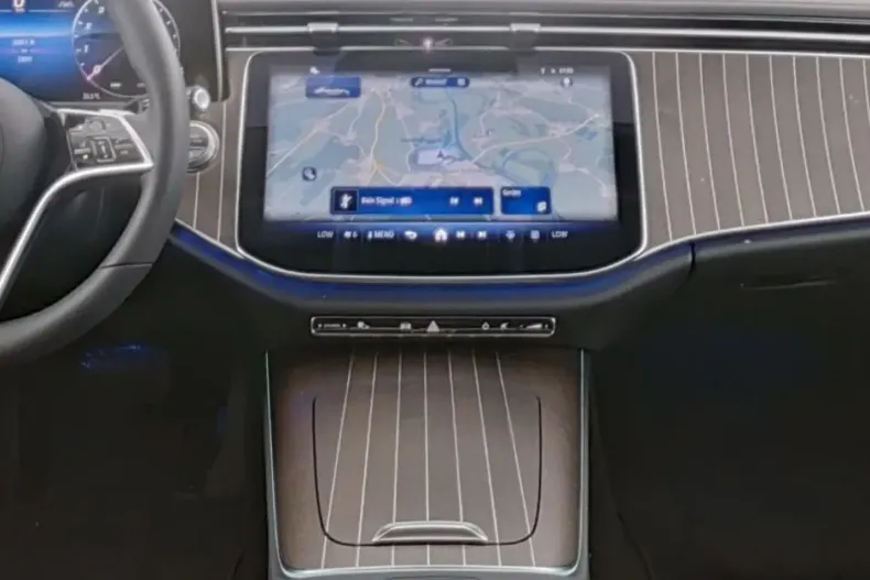 Mercedes-Benz E 200 din 2024 cu 3.897 km - oferta MER107023 - foto 4