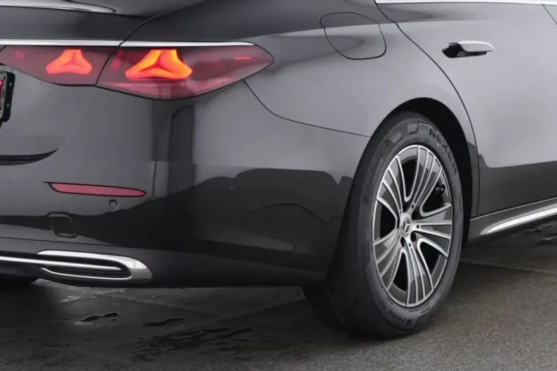 Mercedes-Benz E 200 din 2024 cu 3.897 km - oferta MER107023 - foto 9