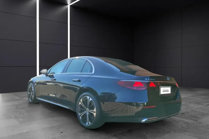 Mercedes-Benz E 220 din 2023 cu 31.200 km - oferta MER107025 - foto 4