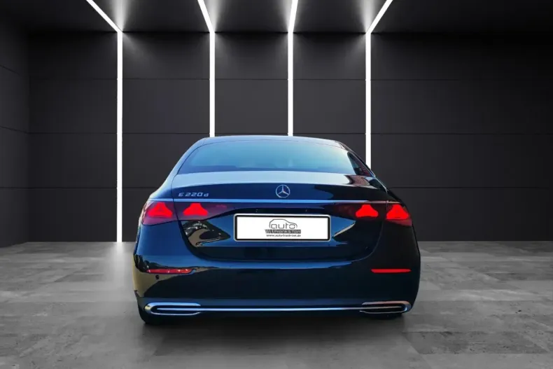 Mercedes-Benz E 220 din 2023 cu 31.200 km - oferta MER107025 - foto 5