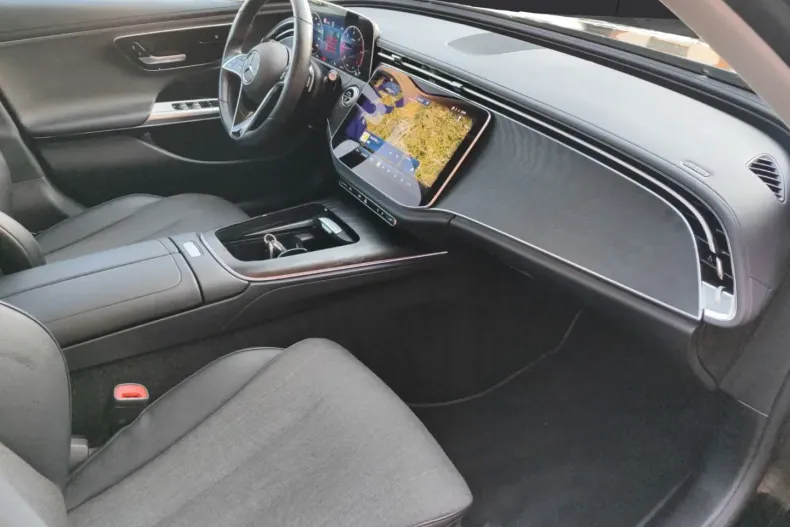 Mercedes-Benz E 220 din 2023 cu 31.200 km - oferta MER107025 - foto 11