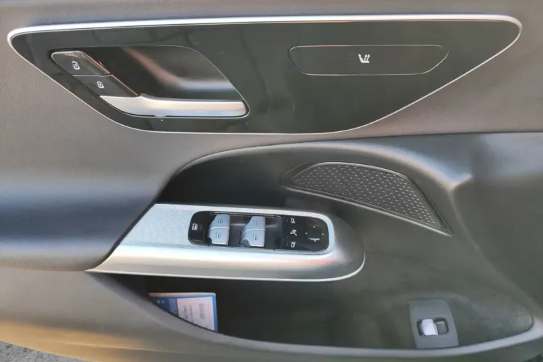 Mercedes-Benz E 220 din 2023 cu 31.200 km - oferta MER107025 - foto 12