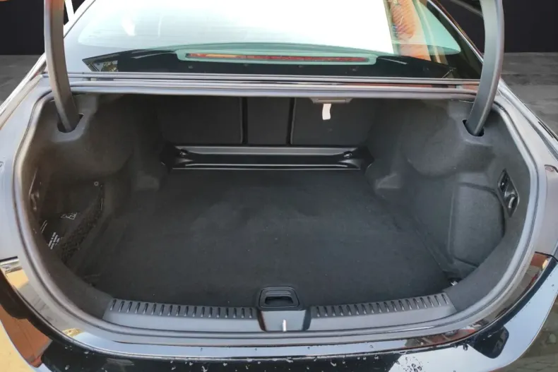 Mercedes-Benz E 220 din 2023 cu 31.200 km - oferta MER107025 - foto 15