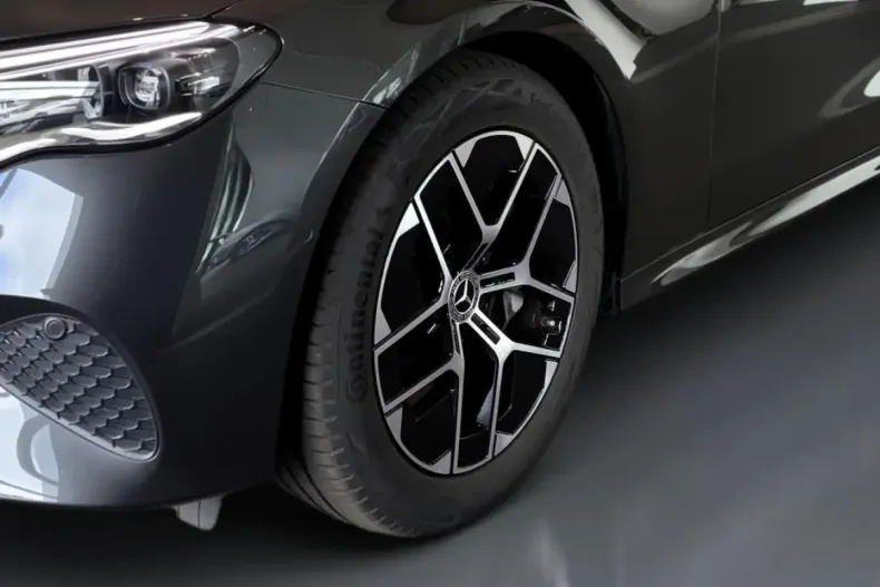 Mercedes-Benz E 200 din 2024 cu 14.522 km - oferta MER107028 - foto 3